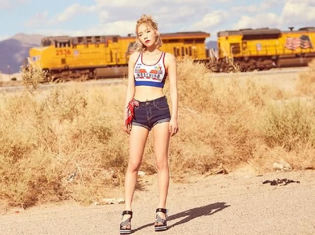 金泫雅让人难以置信，腿长逆天似超模，身高却是164cm！