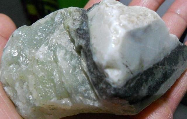 和田玉中的“棉”盘玩一段时间会消失吗？