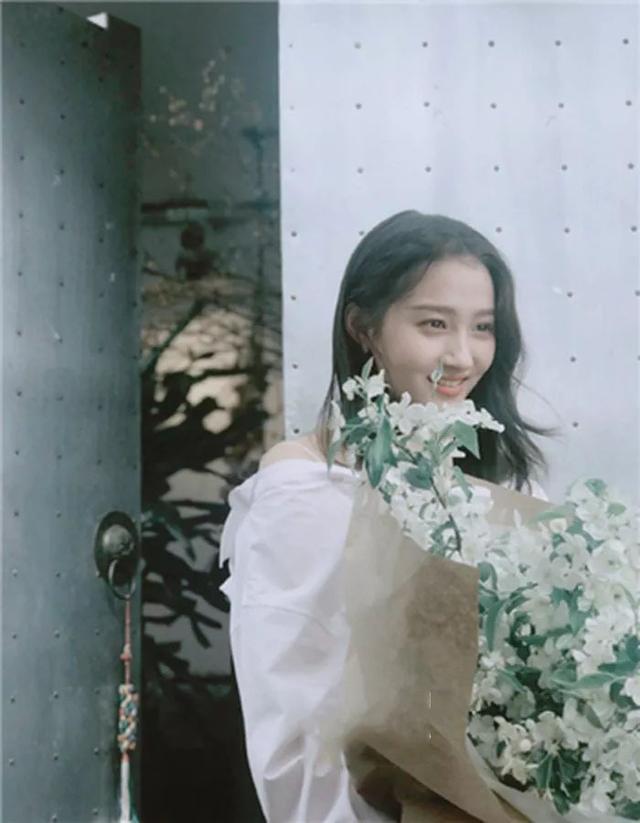 同样是国民闺女，关晓彤和杨紫4次撞衫，差别可不是一般大！