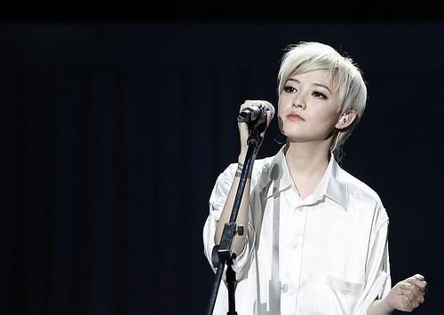 baby的寸头居然输给了王菲和周迅,原来发型真的要看气质