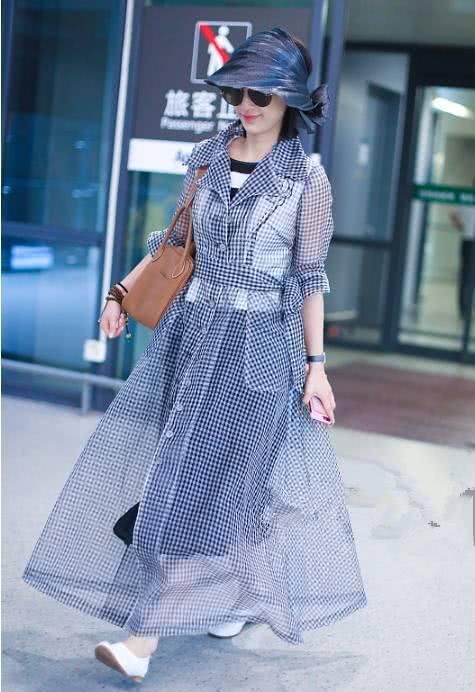 豪门太太黄圣依一身塑料亮相！35岁愣是嫩成15, 网友：杨子有福了