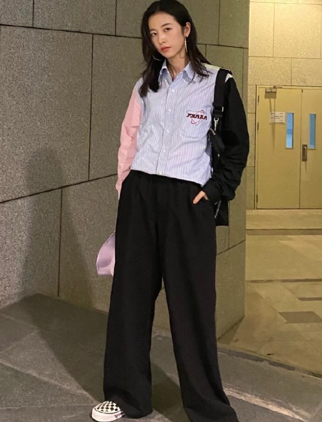  『追捧』AJ这次真的放大招了，新款“草莓鞋”被00后追捧，比匡威还潮