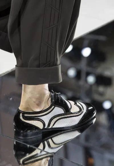  『新元素』鞋子没新意?来跟随时装周解锁美炸天的新元素