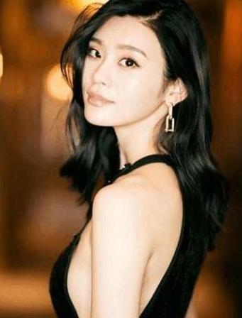 奚梦瑶早年旧照流出, 像刚进城的“傻大姐”, 网友直呼辣眼睛