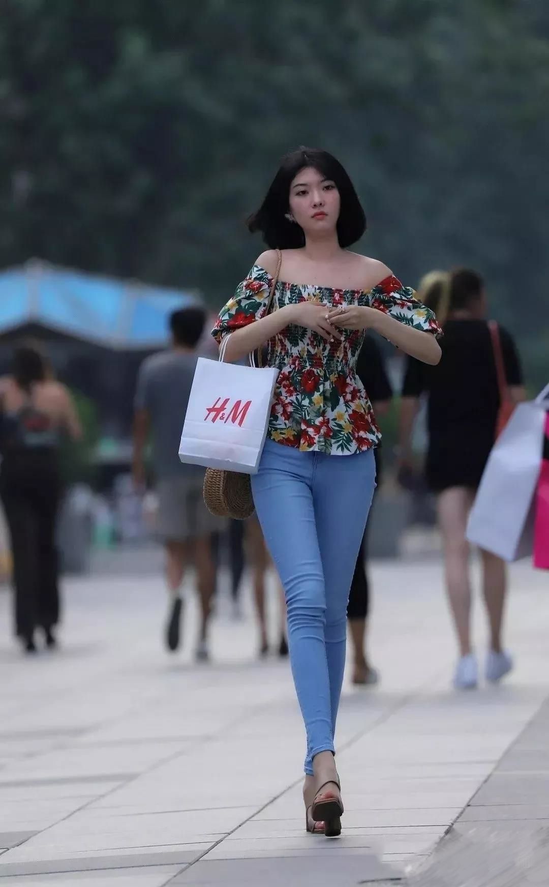 街拍路人，随性自然的个性穿搭参考，让你气质出众又迷人