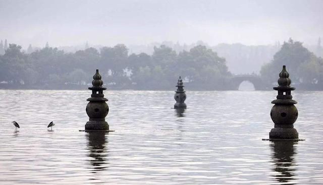 一元钱纸币的图案是三潭印月，为什么要用它，它到底有什么意义？