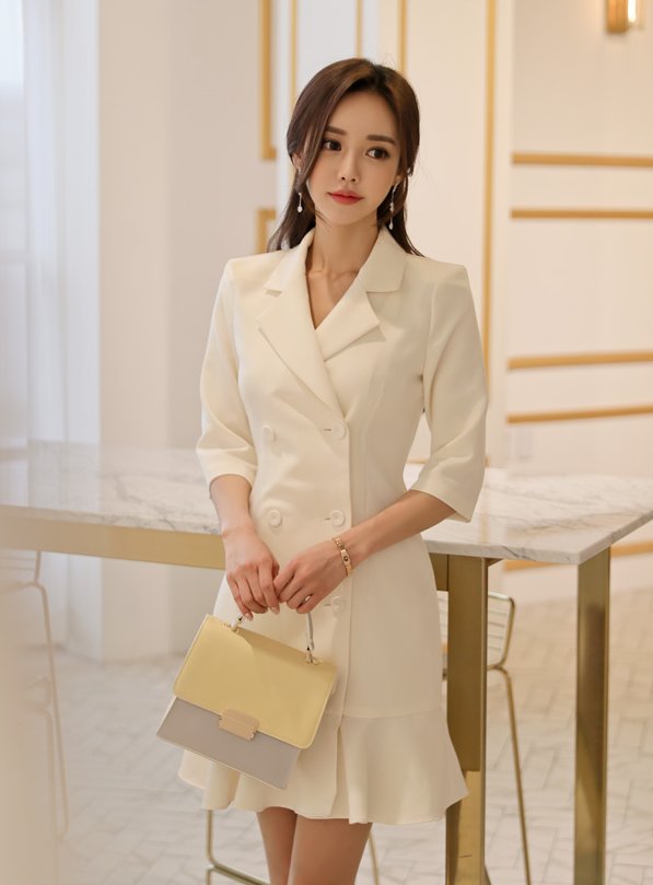 炼乳色百合幻梦轻熟百褶衣裙