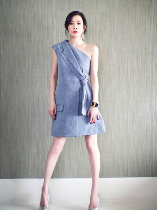 她曾是TVB力捧一姐，如今给秦岚当配角，43岁女人味儿爆棚！