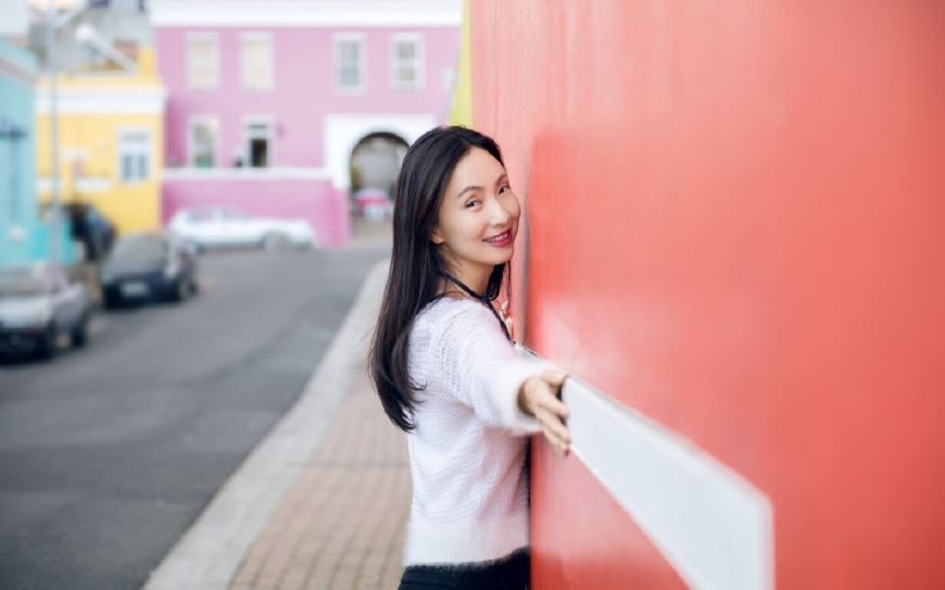 被46岁陶虹美到了！一袭黑色鱼尾裙优雅时尚，网友：气质不减当年