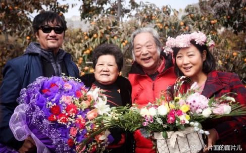 王茜华深夜发文:大姐不靠脸吃饭，老了也是纯天然，回应整容传闻