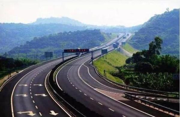  「我国」我国最能“圈钱”的高速，一年罚款2500万元，老司机几