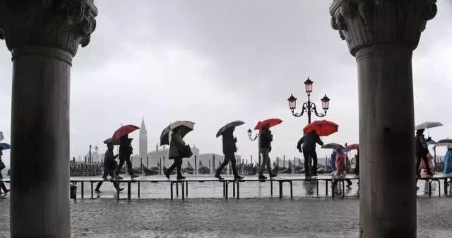 “水城”威尼斯被水淹了，热门景点变成了这样……