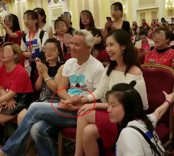 张庭老公亲自发文辟谣“亲密照”，网友：刷新三观了