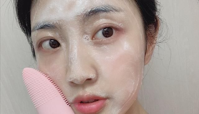  『脸会』洗脸时候的4个习惯，脸会变得越来越丑，别不重视，我中了2个