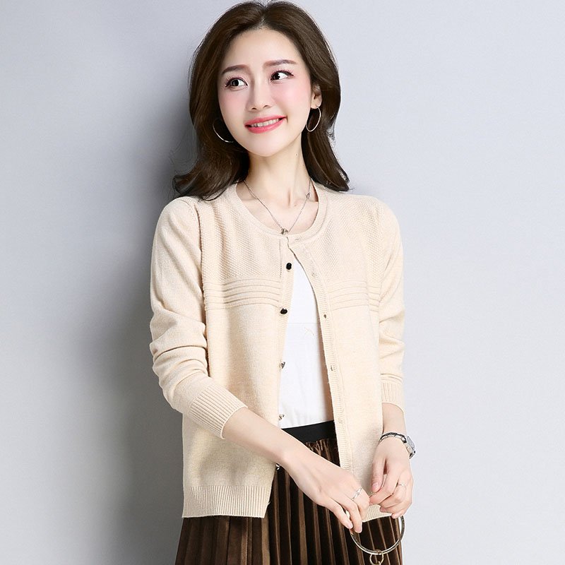 别再穿紧身裤了，太土!有一种糖果色开衫，上身爸妈都说清新减龄