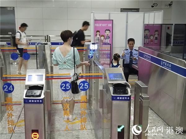  【九龙】香港高铁时代：“一地两检”晒出周年小考成绩单