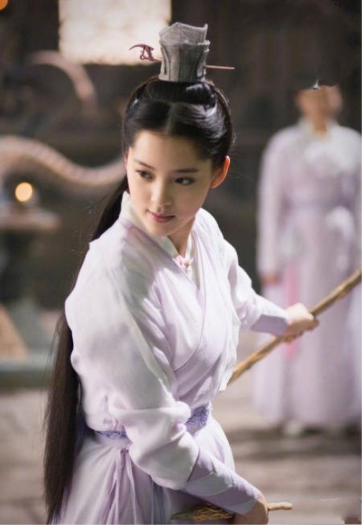 近期欧阳娜娜狂推影视邀约 透露再上柯蒂斯音乐学院