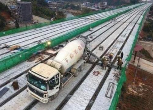  监控：国内首条“不限速”高速落地？全程无监控，油门踩到底真