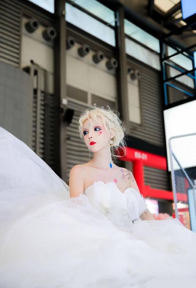 性感迪丽拉上线，突破以往尺度？网友：没有漫画腿差评！