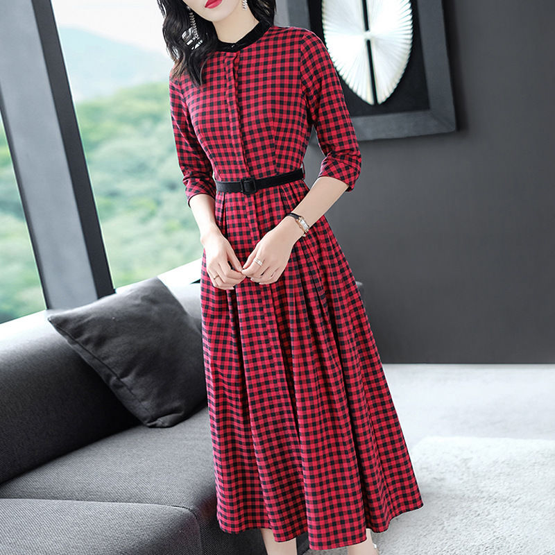 现在不流行风衣了，这才是今年的主流的秋装，美嫩不止一点点