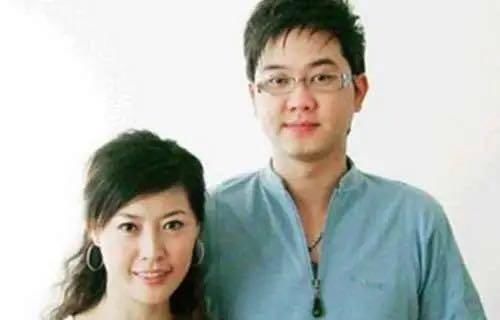  『辞职』情感专家的假面具：弃两任糟糠之妻，娶小16岁空姐，为何逼她辞职