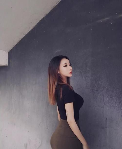 #着装#街拍:温婉大气的清纯小姐姐,让你的美与常人不同