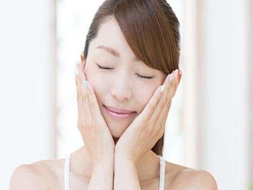  『动人』好皮肤是养出来的，生活中每天坚持这4点，让你从此靓丽动人！