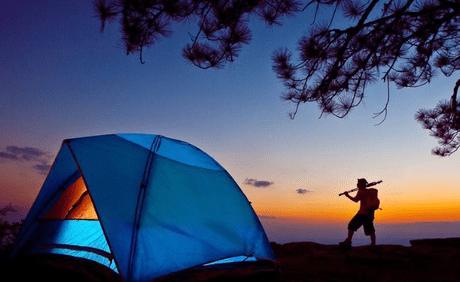 川藏线上穷游女举着“求混账”牌子，还有其它暗语，有什么含义吗