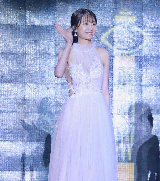 这还是沈梦辰吗？面部僵硬变鹰钩鼻，网友：再怎么整也做不了一姐