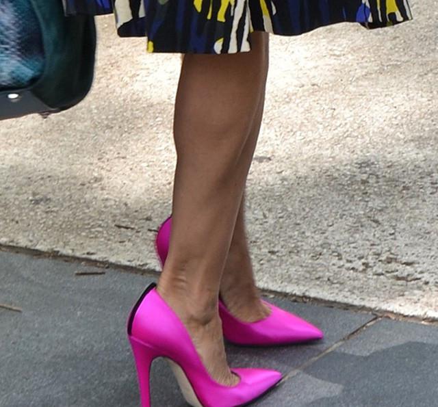 高跟鞋折射轻盈夏日，踏入曼妙风景