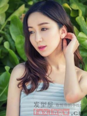 随性优雅的气质长发发型 终将一路繁花相送