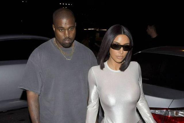 卡戴珊瘦成一百零八斤？穿低领背心也高级，但一条裤子毁所有