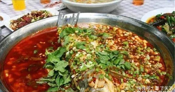 安徽旅游:大山深处一抹红,马丁公路、马鬃岭秋色美翻了