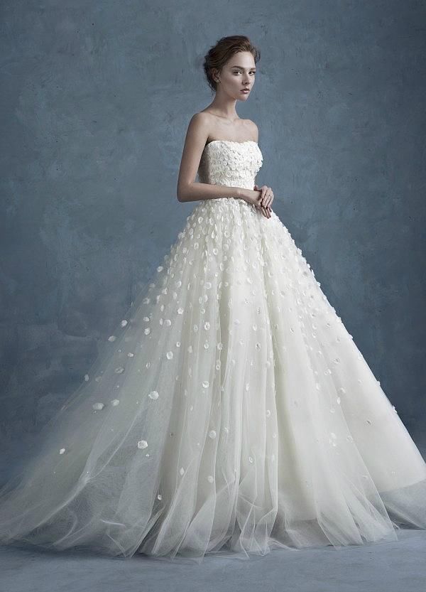 12个“婚纱礼服”设计，似乎每个女孩都对穿上婚纱有美好的憧憬！