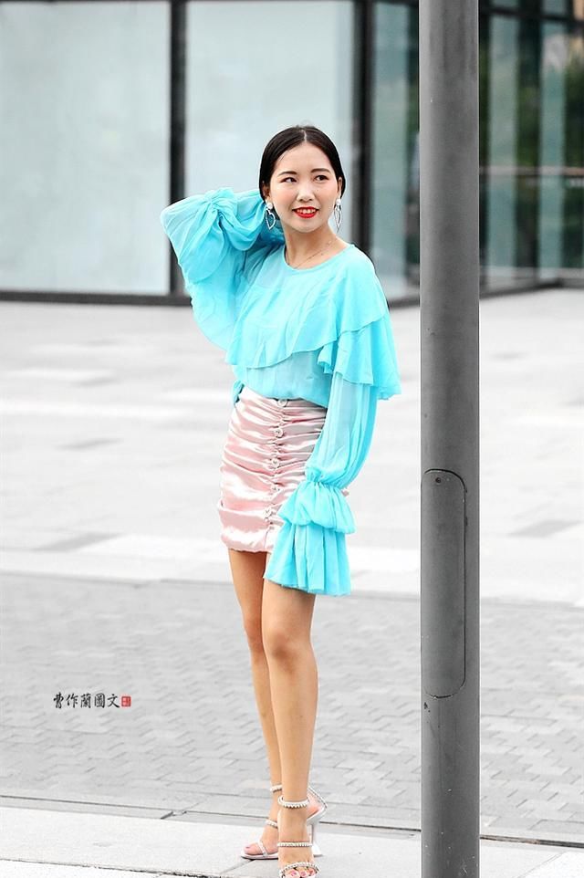  『美女』抽绳装美女，穿出春天的气息，穿出多变的时尚新鲜感