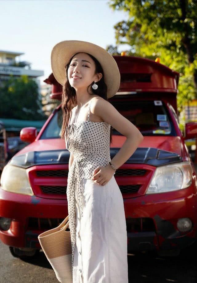  『舒适』时尚博主的初夏穿搭，简单又百搭时髦不重复，舒适耐看还很减龄