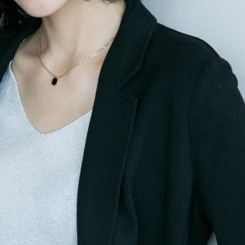 70后女人别着急买风衣!现流行这样的秋装外套，便宜舒适又大方