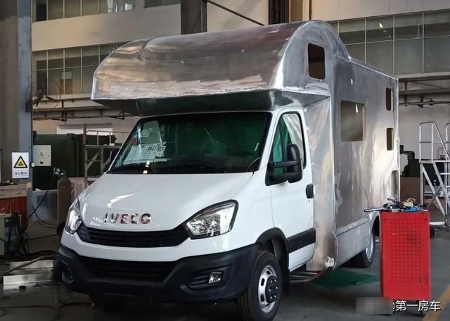  「优点」纯铝车身C型房车不到40万！第一房车定制版C型，10大优点大盘点！