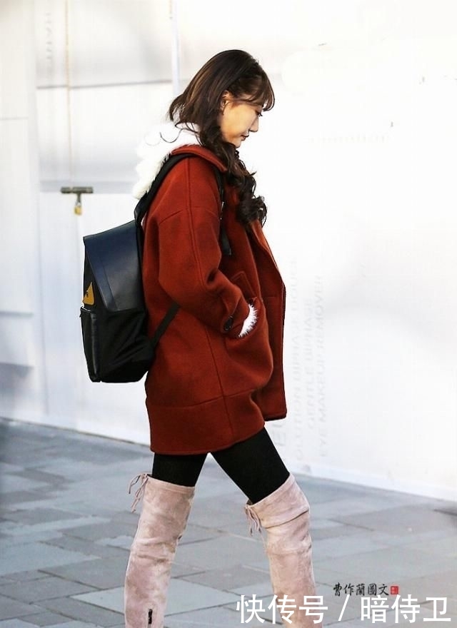  「花样」街拍：选择花样高筒靴的美女