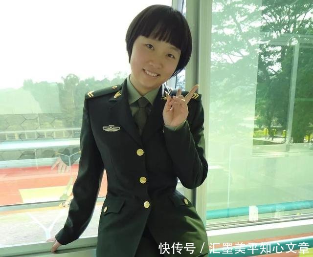 国防大学美女教授,50多岁风采依旧,如今已经是海军大校