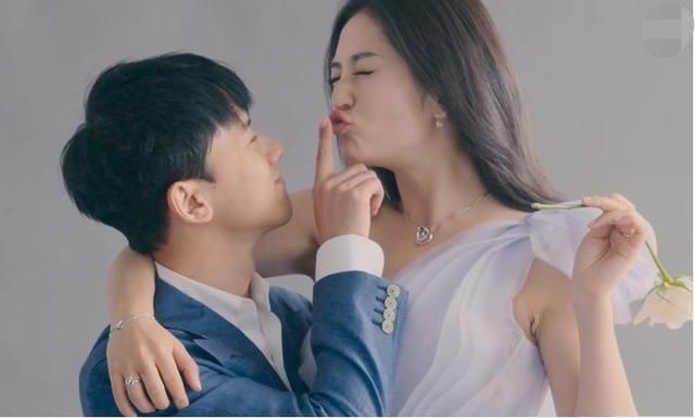 辣妈谢娜痛斥假疫苗者，24个哭泣符号表心境，爸爸张杰发文质问