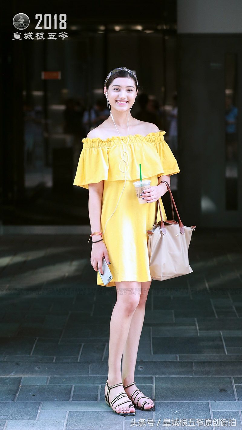 街拍:女人愿意为欣赏自己，喜欢自己的人精心妆扮