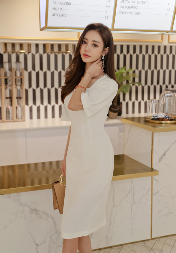 女神孙允珠，白绸玛丽皇妃花季皎月半袖裙