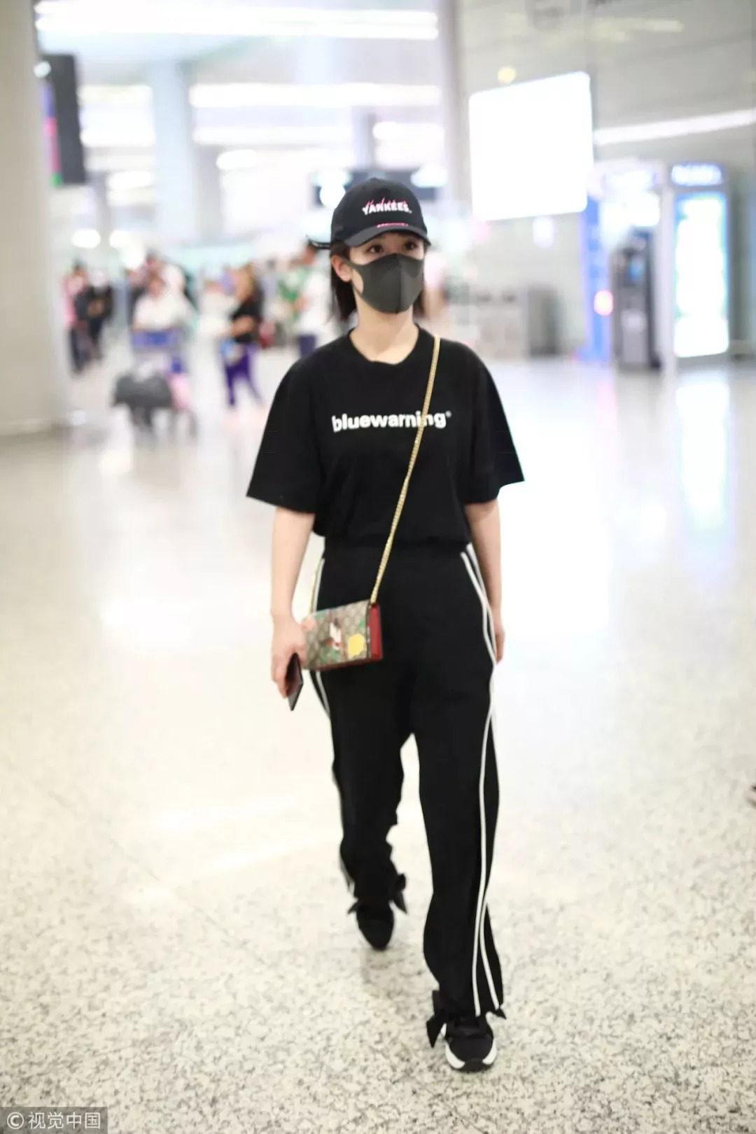 开学了，今年流行的校服裤又更新了！谁穿谁好看！