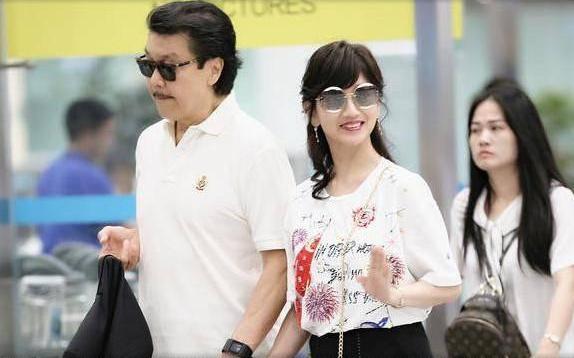 当赵雅芝和奚梦瑶同穿短裤，网友：原来气质在身材面前竟不堪一击