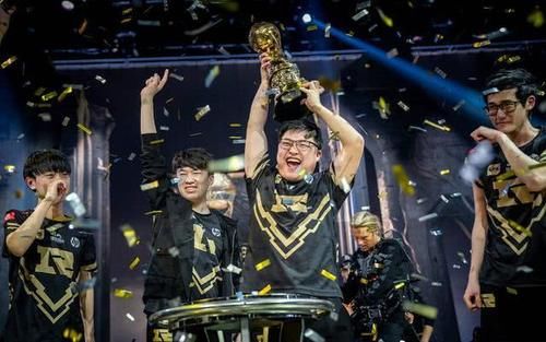  UZI|讲不出再见，那个战无不胜的狂小狗还是离我们而去！UZI生涯回顾！