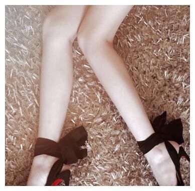 纤细挺拔的尖头细跟，恰似女性的挺拔高挑，衬托女性优雅和时尚