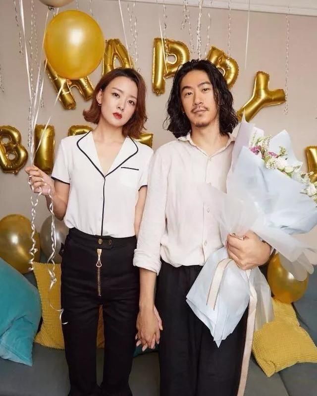 周奇奇江奇霖长袖长裤现身机场，网友：宫羽姑娘，你是真不怕热呀