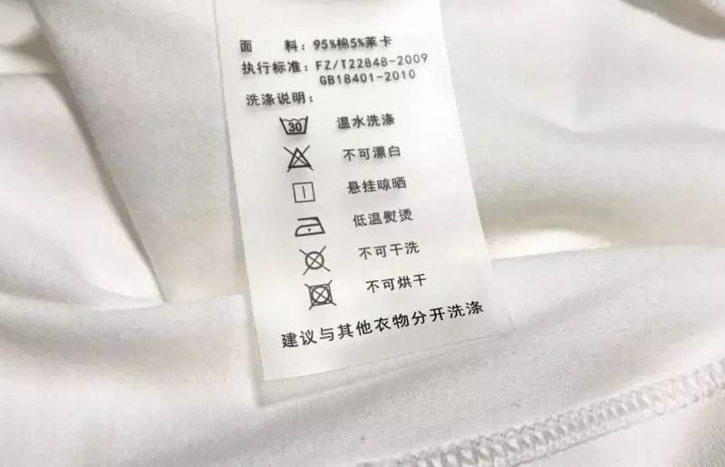 简单到极致的魔力!穿上就脱不下来的白T恤。