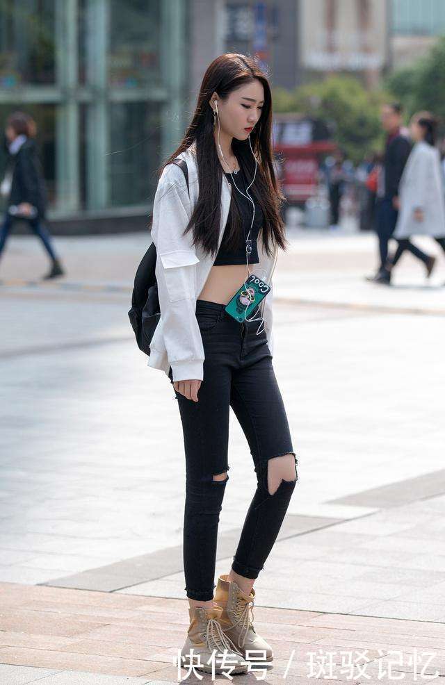 街拍：粉色装扮的美女满满的少女心，图六优雅小姐姐高跟鞋很漂亮